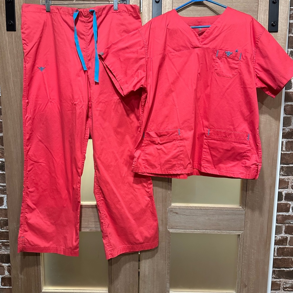 Med Couture salmon/coral/pink scrub  Set with Blue Accents
